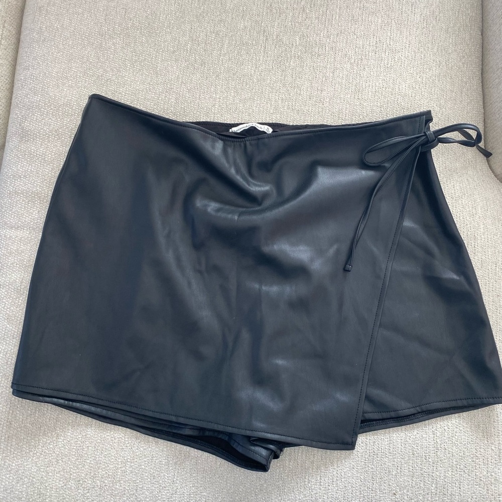 Abercrombie Faux Leather Skort XL